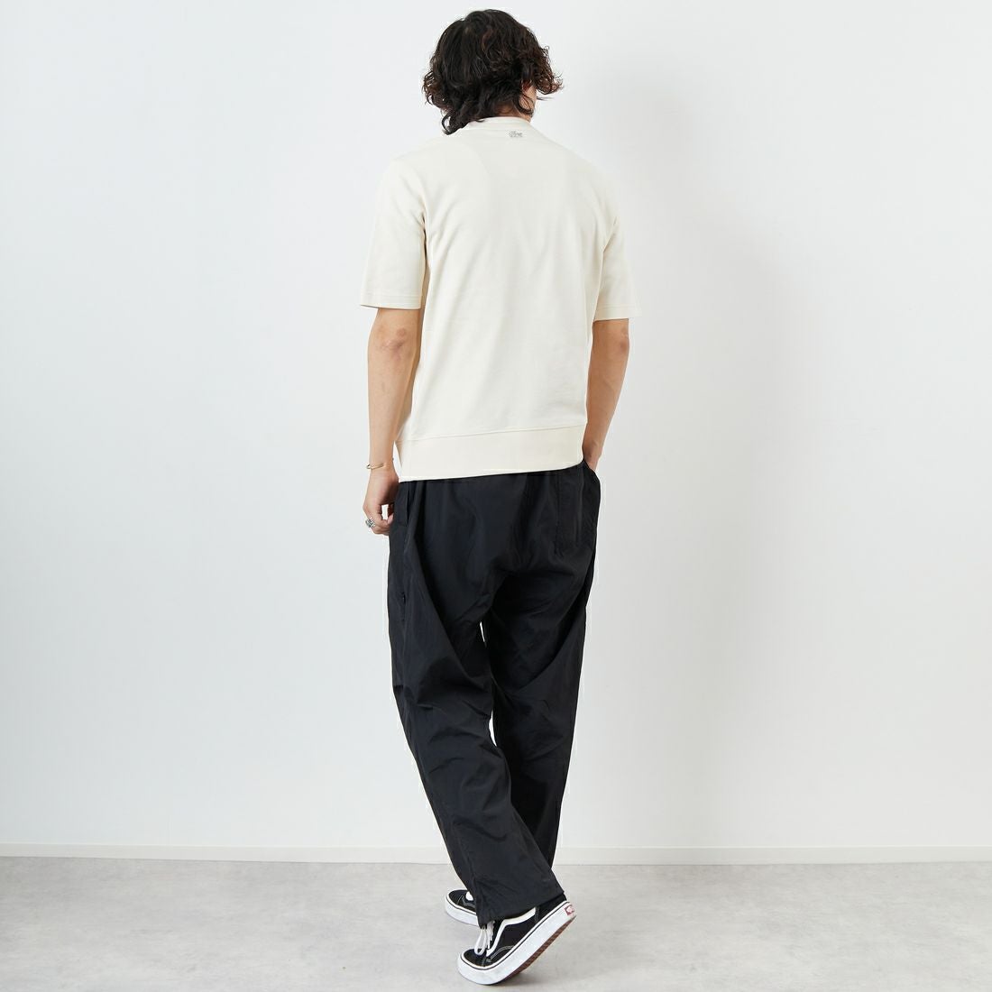 LACOSTE [ラコステ] ロゴ刺繍ショートスリーブスウェット [SH6418] XFJ ECRU &&モデル身長：179cm 着用サイズ：3&&