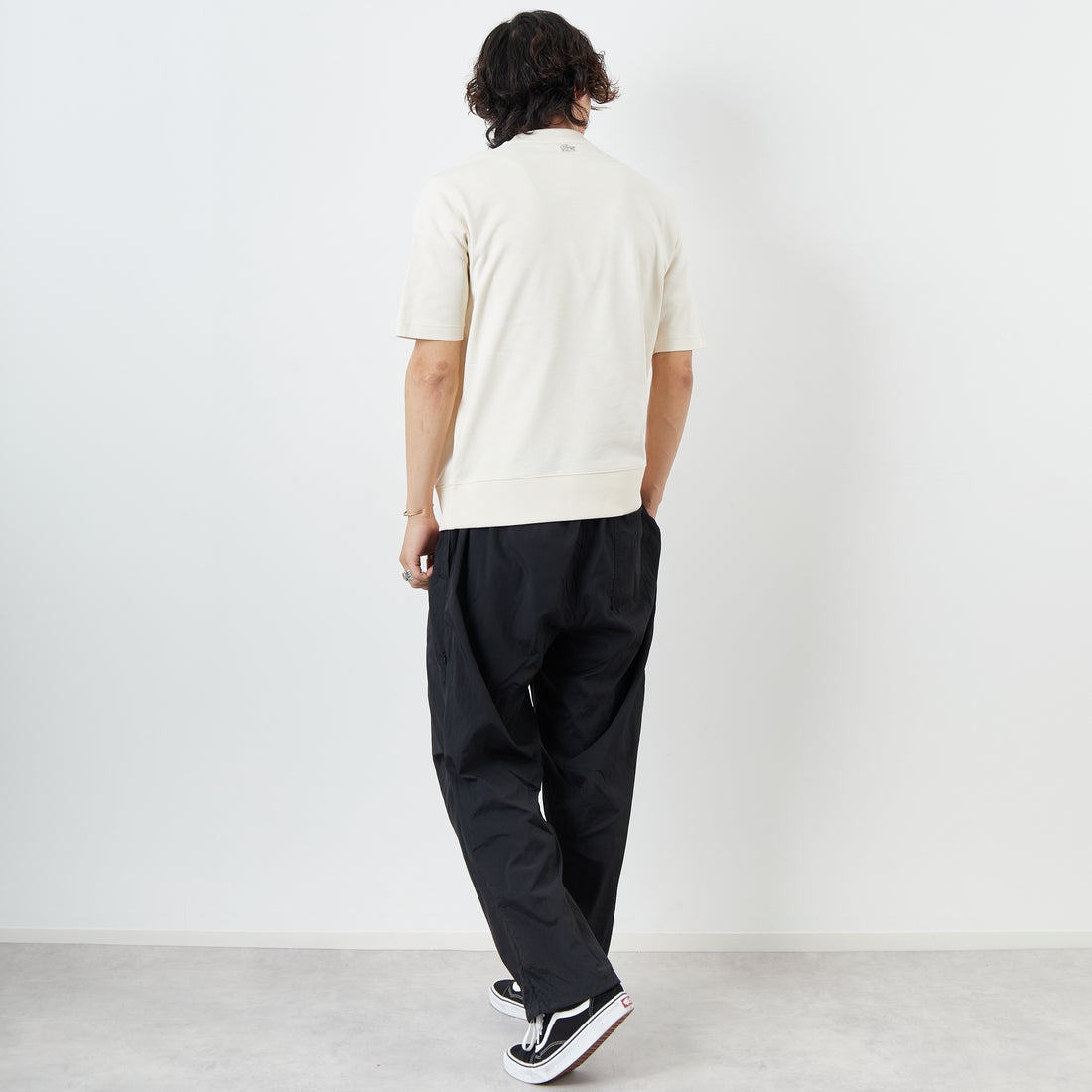 LACOSTE [ラコステ] ロゴ刺繍ショートスリーブスウェット [SH6418] XFJ ECRU &&モデル身長：179cm 着用サイズ：3&&