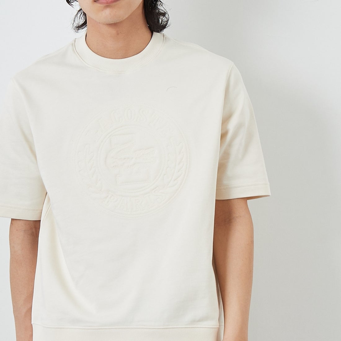 LACOSTE [ラコステ] ロゴ刺繍ショートスリーブスウェット [SH6418] XFJ ECRU &&モデル身長：179cm 着用サイズ：3&&