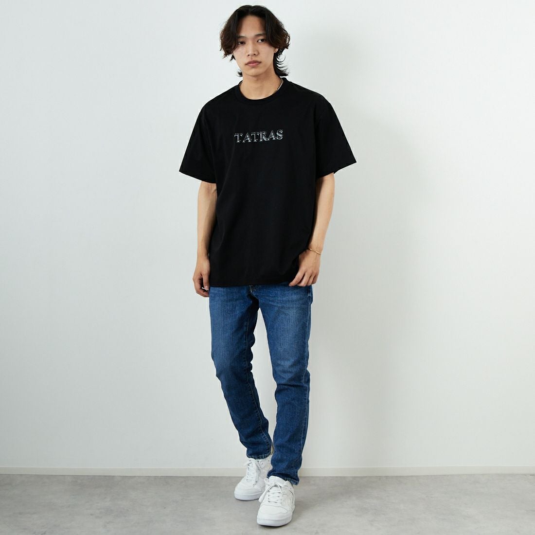 TATRAS [タトラス] RISTEN ショートスリーブTシャツ [MTKE25S8037-M] BLACK &&モデル身長：179cm 着用サイズ：4&&