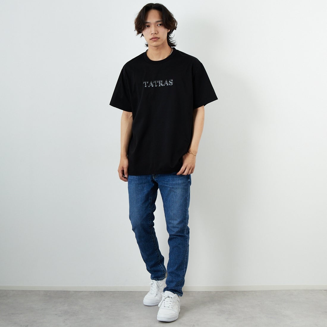 TATRAS [タトラス] RISTEN ショートスリーブTシャツ [MTKE25S8037-M] BLACK &&モデル身長：179cm 着用サイズ：4&&
