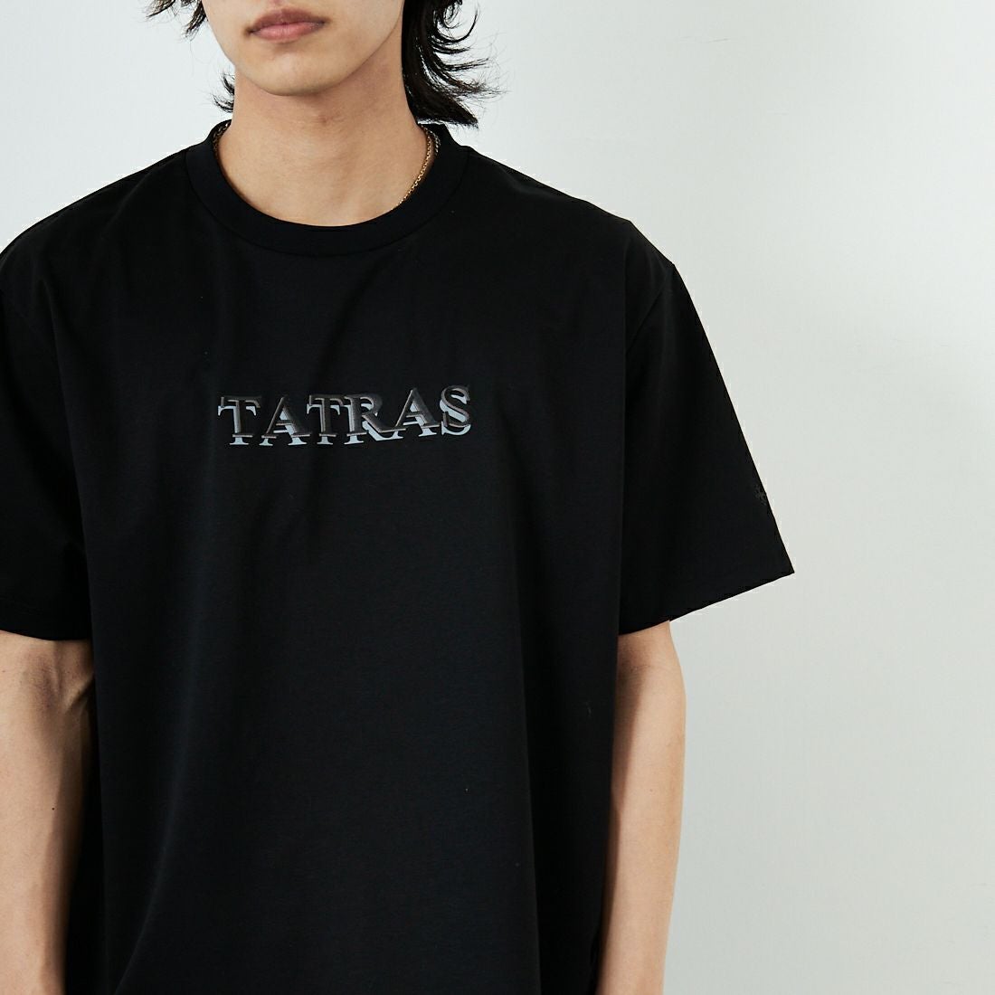 TATRAS [タトラス] RISTEN ショートスリーブTシャツ [MTKE25S8037-M] BLACK &&モデル身長：179cm 着用サイズ：4&&