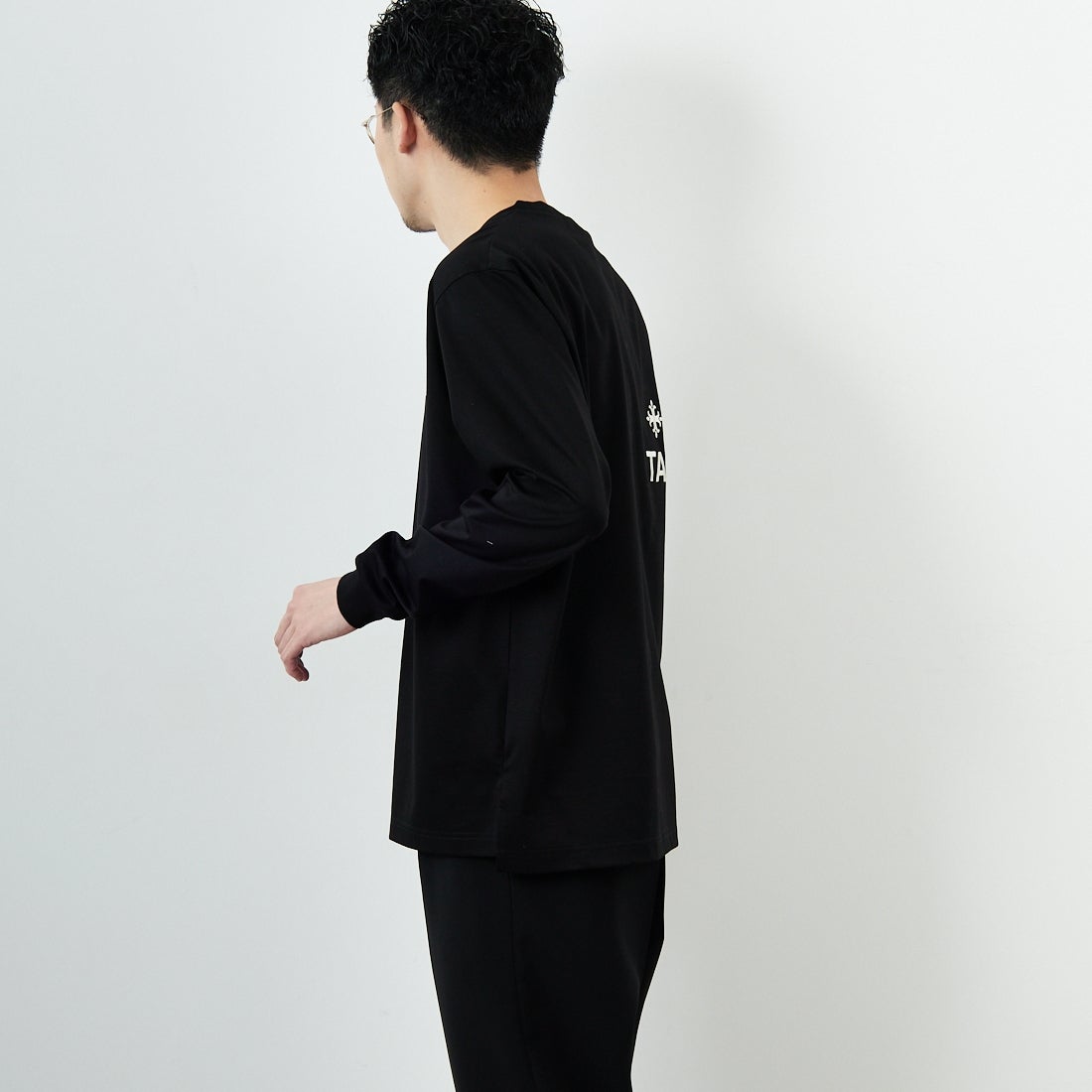 TATRAS [タトラス] BELECI ロングスリーブTシャツ [MTAT25S8242-M] BLACK &&モデル身長：168cm 着用サイズ：1&&