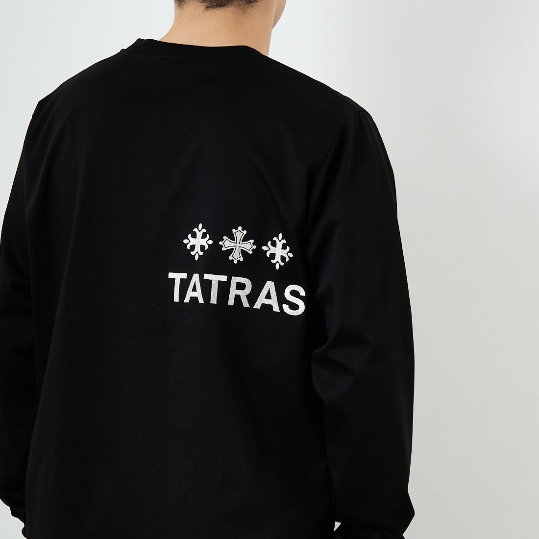 TATRAS [タトラス] BELECI ロングスリーブTシャツ [MTAT25S8242-M] BLACK &&モデル身長：168cm 着用サイズ：1&&