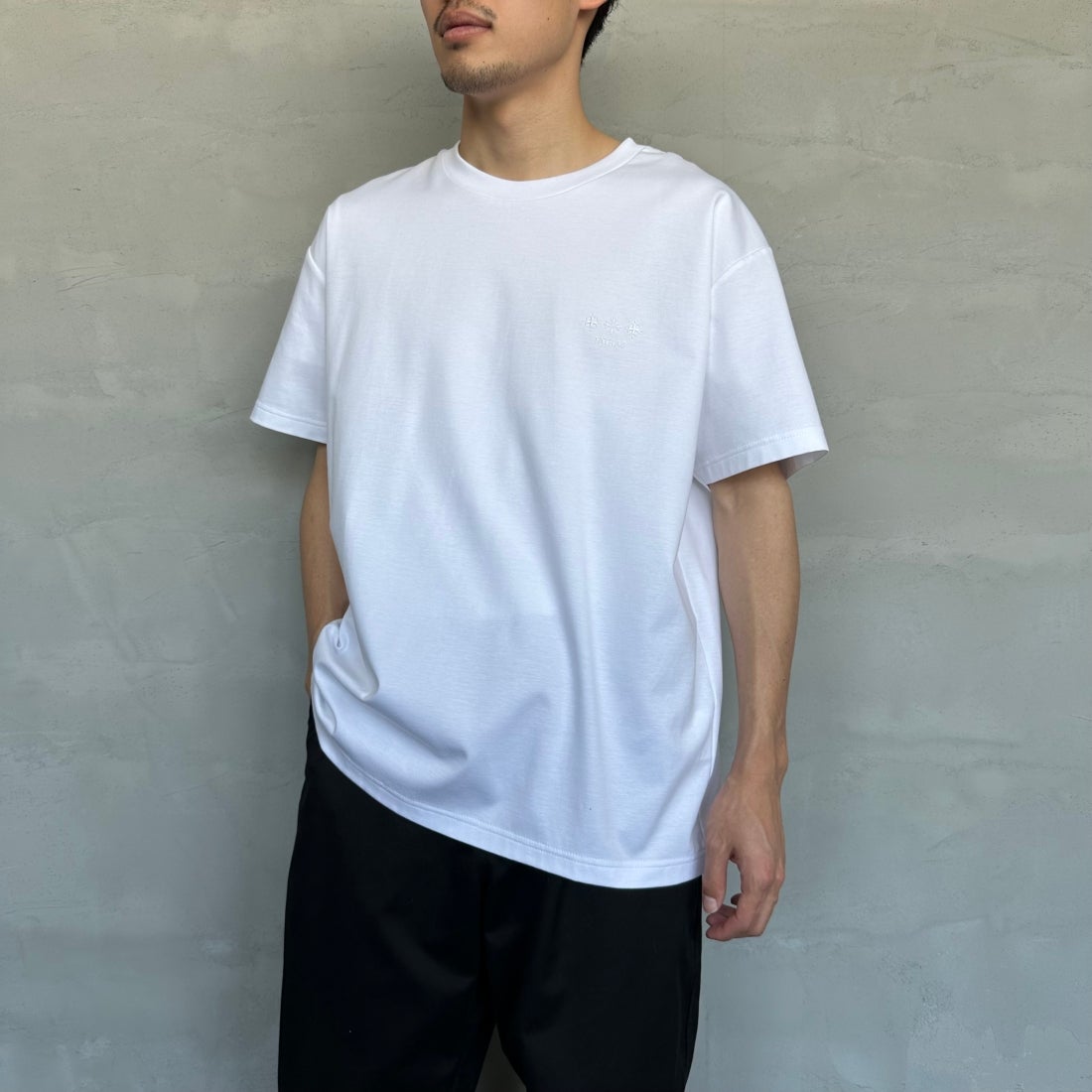 TATRAS [タトラス] 別注 GLUTO ショートスリーブTシャツ [MTIN24S8193-M-JF] WHITE &&モデル身長：168cm 着用サイズ：3&&