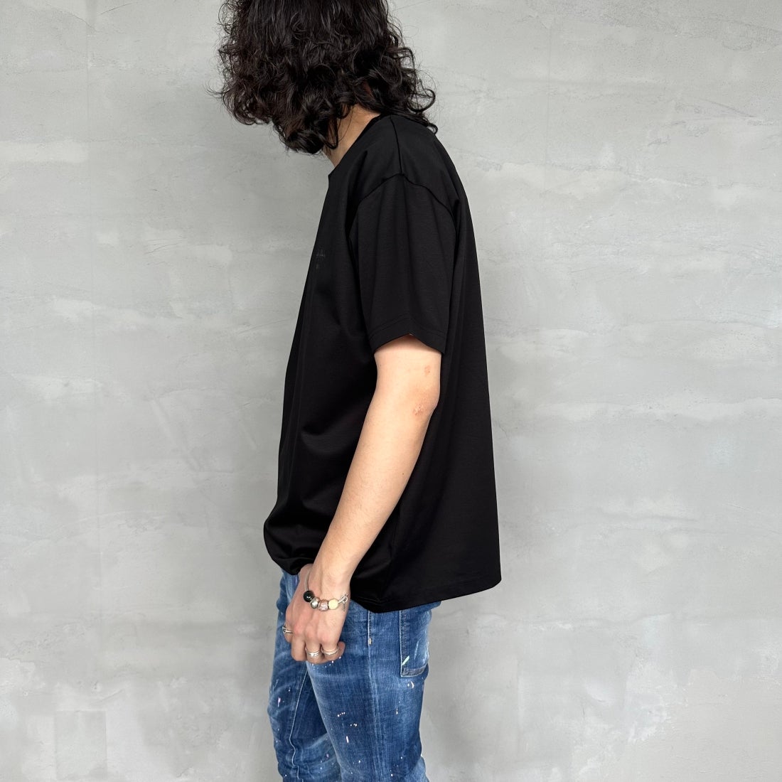 TATRAS [タトラス] 別注 GLUTO ショートスリーブTシャツ [MTIN24S8193-M-JF] BLACK &&モデル身長：173cm 着用サイズ：2&&