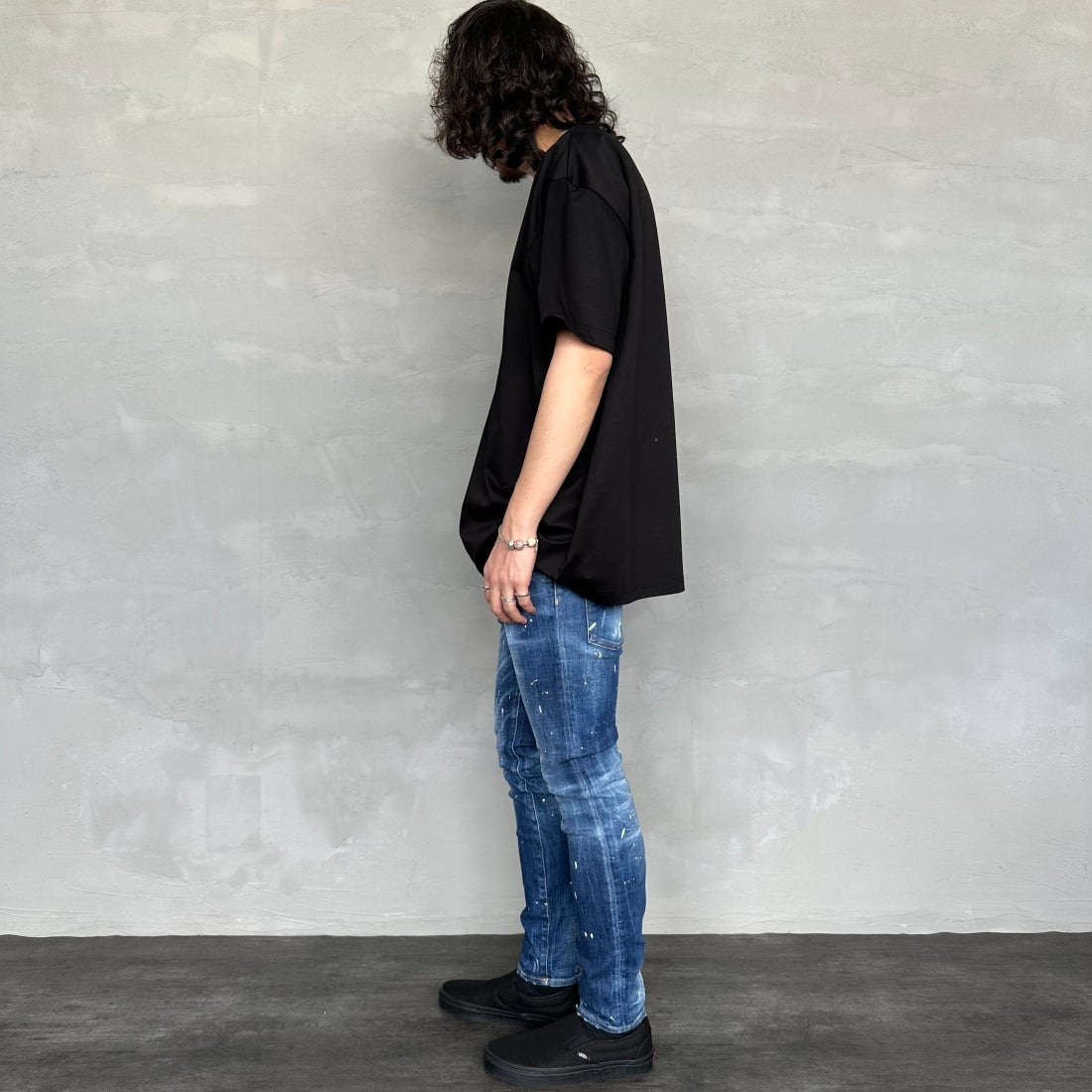 TATRAS [タトラス] 別注 GLUTO ショートスリーブTシャツ [MTIN24S8193-M-JF] BLACK &&モデル身長：173cm 着用サイズ：2&&