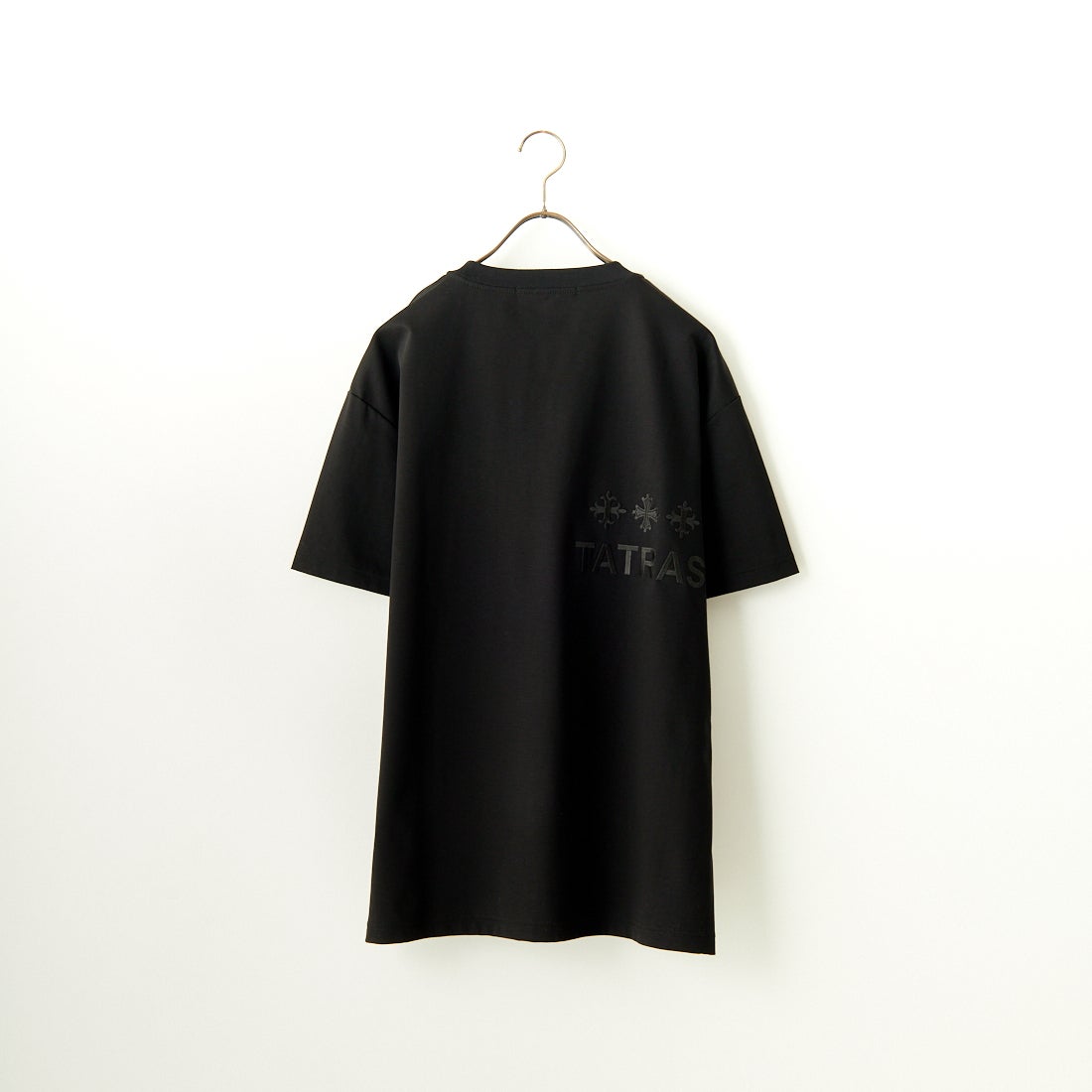 TATRAS [タトラTATRAS [タトラス] 別注 GLUTO ショートスリーブTシャツ [MTIN24S8193-M-JF] BLACKス] 別注 GLUTO ショートスリーブTシャツ [MTIN24S8193-M-JF] BLACK