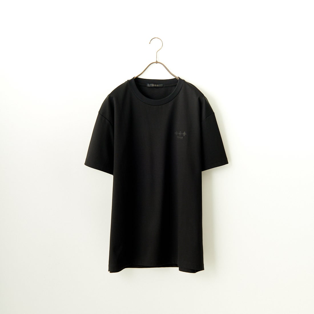 TATRAS [タトラTATRAS [タトラス] 別注 GLUTO ショートスリーブTシャツ [MTIN24S8193-M-JF] BLACKス] 別注 GLUTO ショートスリーブTシャツ [MTIN24S8193-M-JF] BLACK
