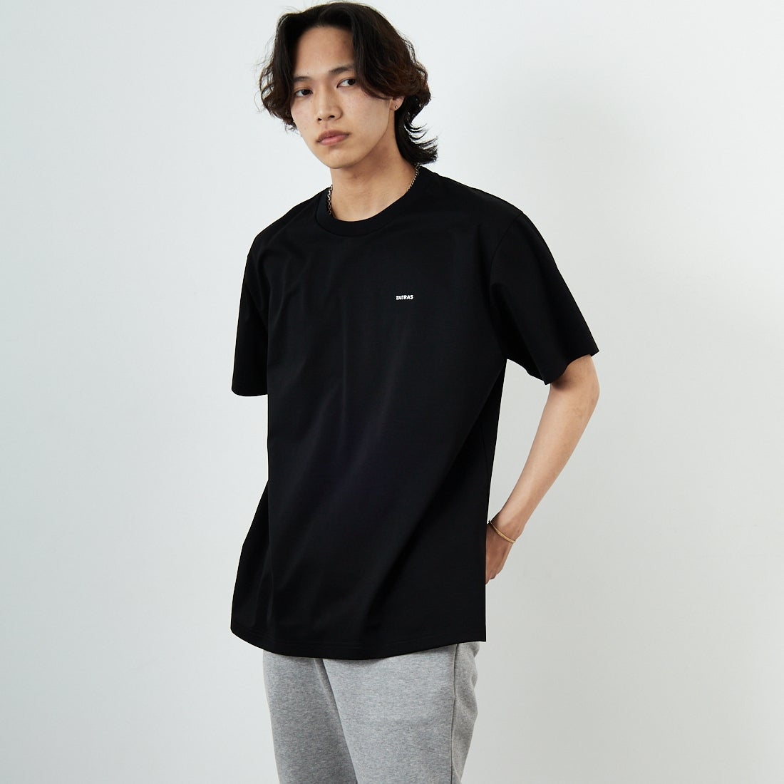 TATRAS [タトラス] SELO ハーフスリーブTシャツ [MTAT25S8195-M] BLACK &&モデル身長：179cm 着用サイズ：4&&