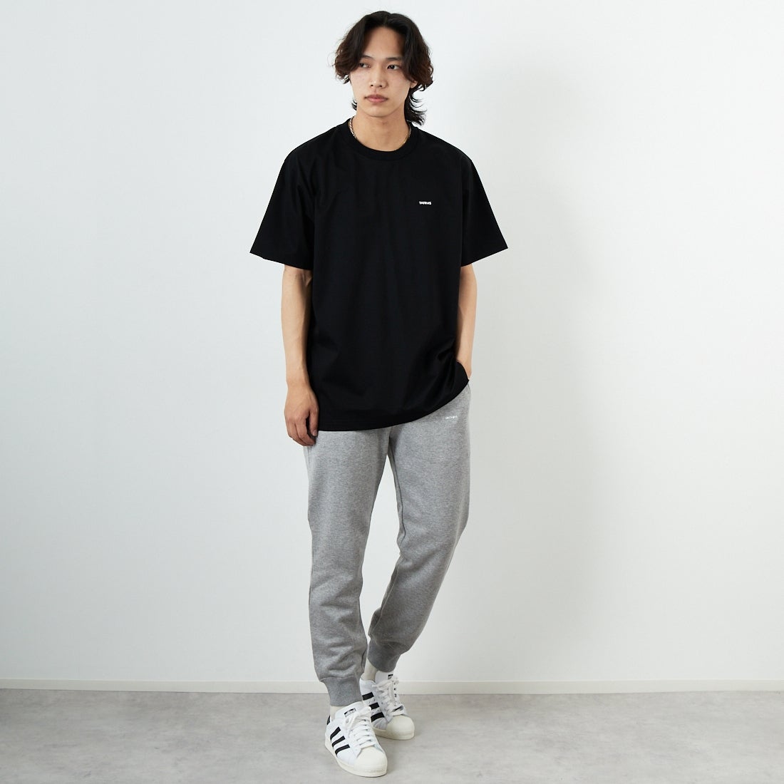 TATRAS [タトラス] SELO ハーフスリーブTシャツ [MTAT25S8195-M] BLACK &&モデル身長：179cm 着用サイズ：4&&