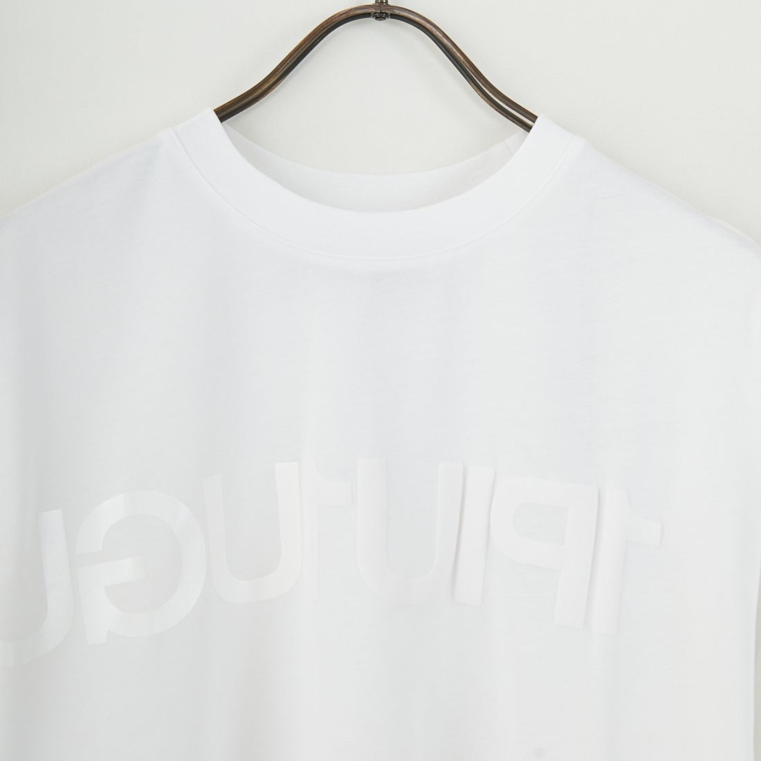 1PIU1UGUALE3 RELAX [ウノ ピゥ ウノ ウグァーレ トレ] ビッグロゴインバーテッドTシャツ [UST-25063] SN10 WHITE