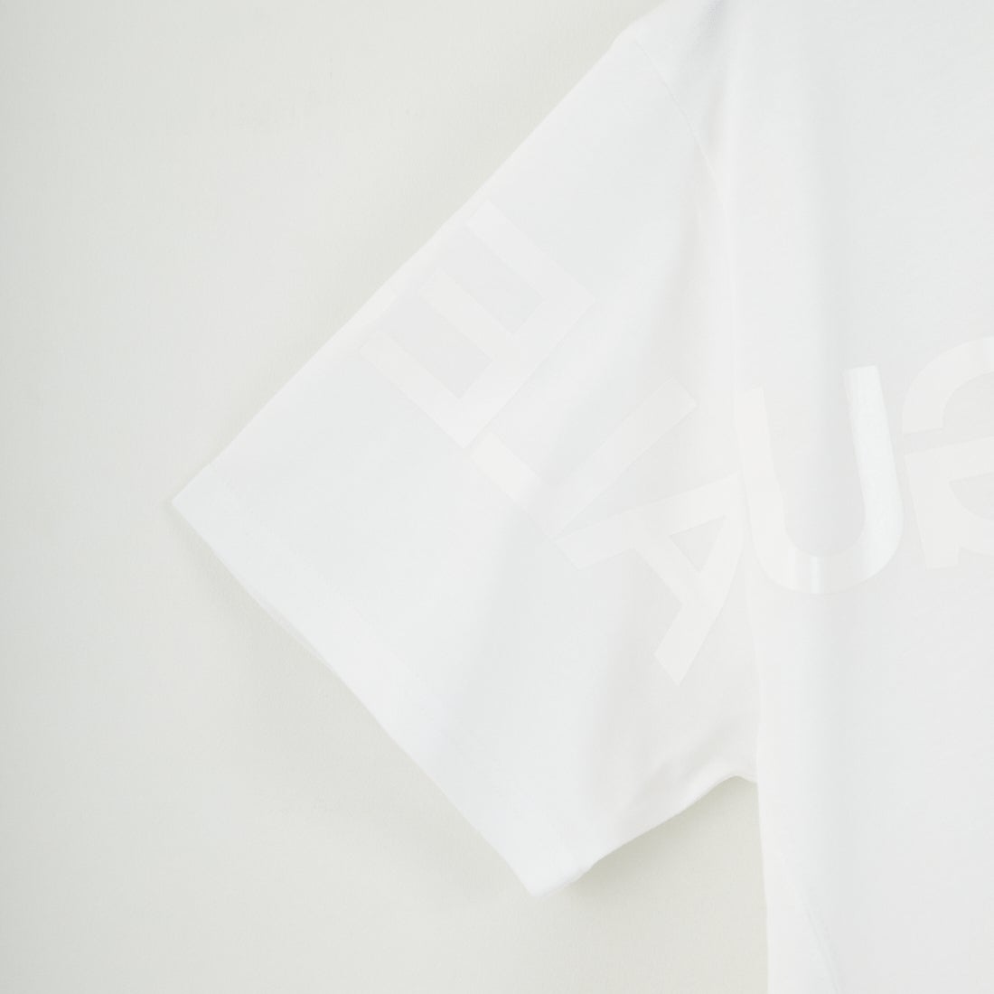 1PIU1UGUALE3 RELAX [ウノ ピゥ ウノ ウグァーレ トレ] ビッグロゴインバーテッドTシャツ [UST-25063] SN10 WHITE