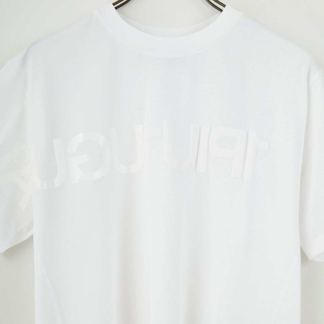 1PIU1UGUALE3 RELAX [ウノ ピゥ ウノ ウグァーレ トレ] ビッグロゴインバーテッドTシャツ [UST-25063] SN10 WHITE