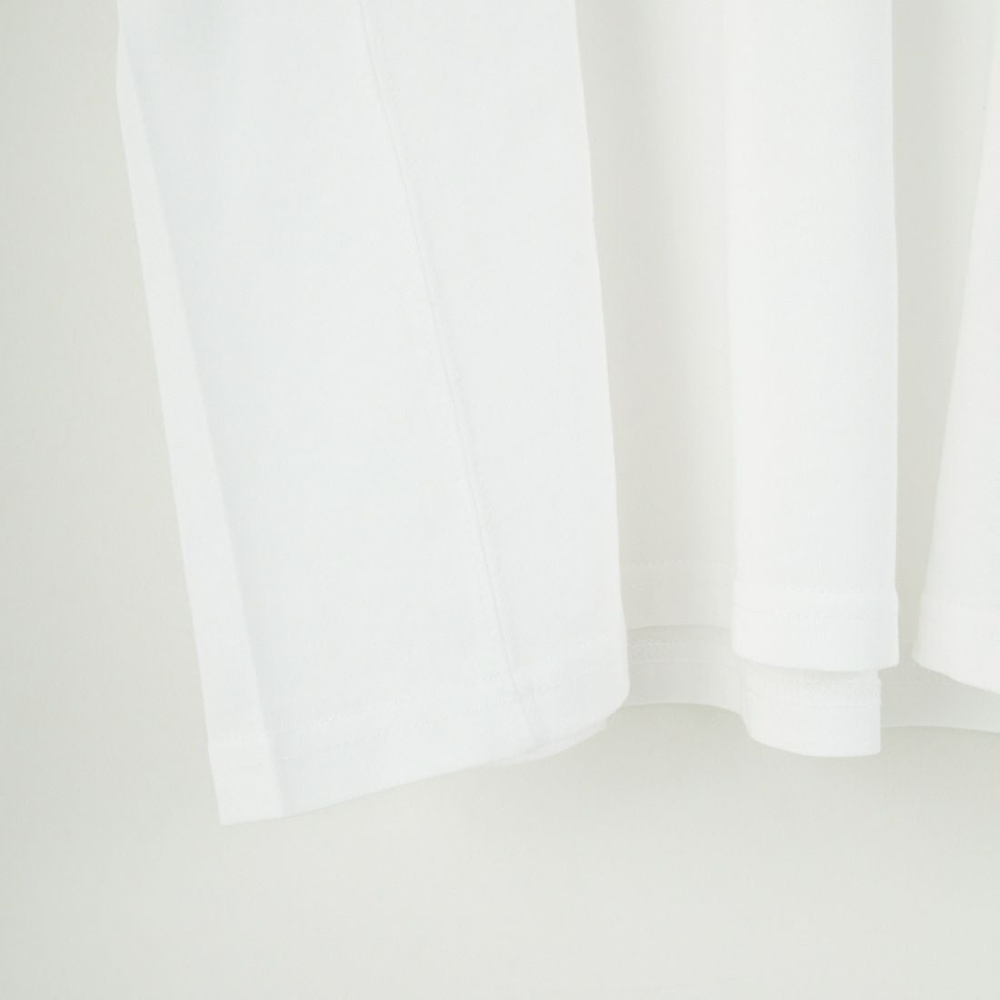 1PIU1UGUALE3 RELAX [ウノ ピゥ ウノ ウグァーレ トレ] ビッグロゴインバーテッドTシャツ [UST-25063] SN10 WHITE