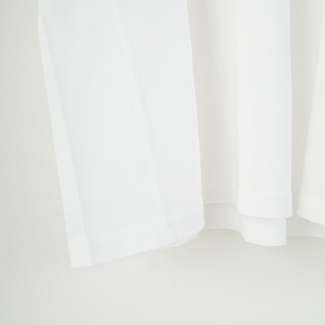 1PIU1UGUALE3 RELAX [ウノ ピゥ ウノ ウグァーレ トレ] ビッグロゴインバーテッドTシャツ [UST-25063] SN10 WHITE