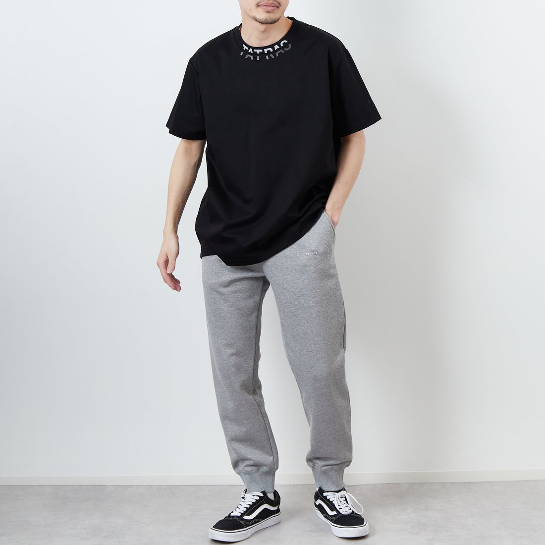 TATRAS [タトラス] WANDO ショートスリーブTシャツ [MTKE25S8038-M] BLACK &&モデル身長：168cm 着用サイズ：2&&