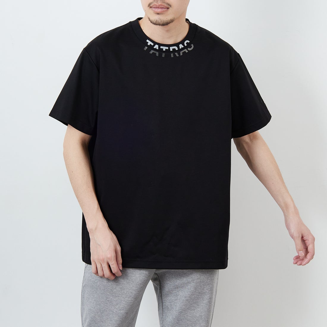 TATRAS [タトラス] WANDO ショートスリーブTシャツ [MTKE25S8038-M] BLACK &&モデル身長：168cm 着用サイズ：2&&
