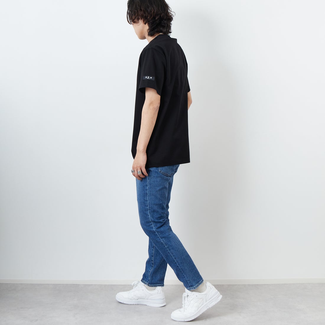 TATRAS [タトラス] CIALO ショートスリーブTシャツ [MTAT25S8265-M] BLACK &&モデル身長：179cm 着用サイズ：3&&