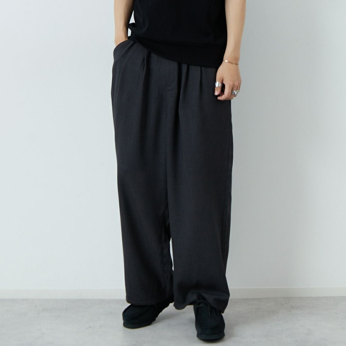 Noir Fabrik [ヌワールファブリック] LINOTECH ワイドスラックス [NF-252-005] 6S CHR &&モデル身長：179cm 着用サイズ：M&&