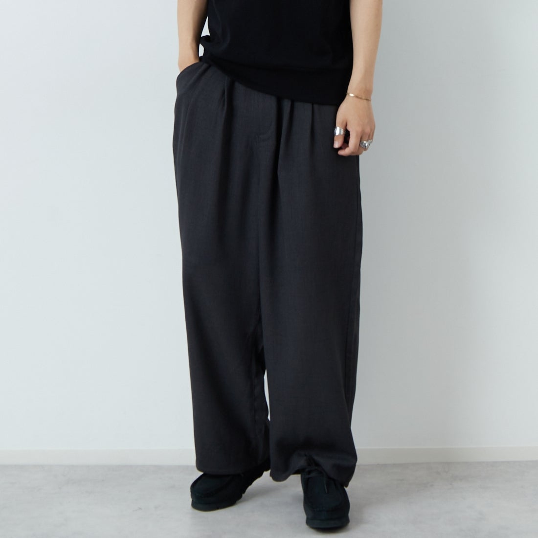 Noir Fabrik [ヌワールファブリック] LINOTECH ワイドスラックス [NF-252-005] 6S CHR &&モデル身長：179cm 着用サイズ：M&&