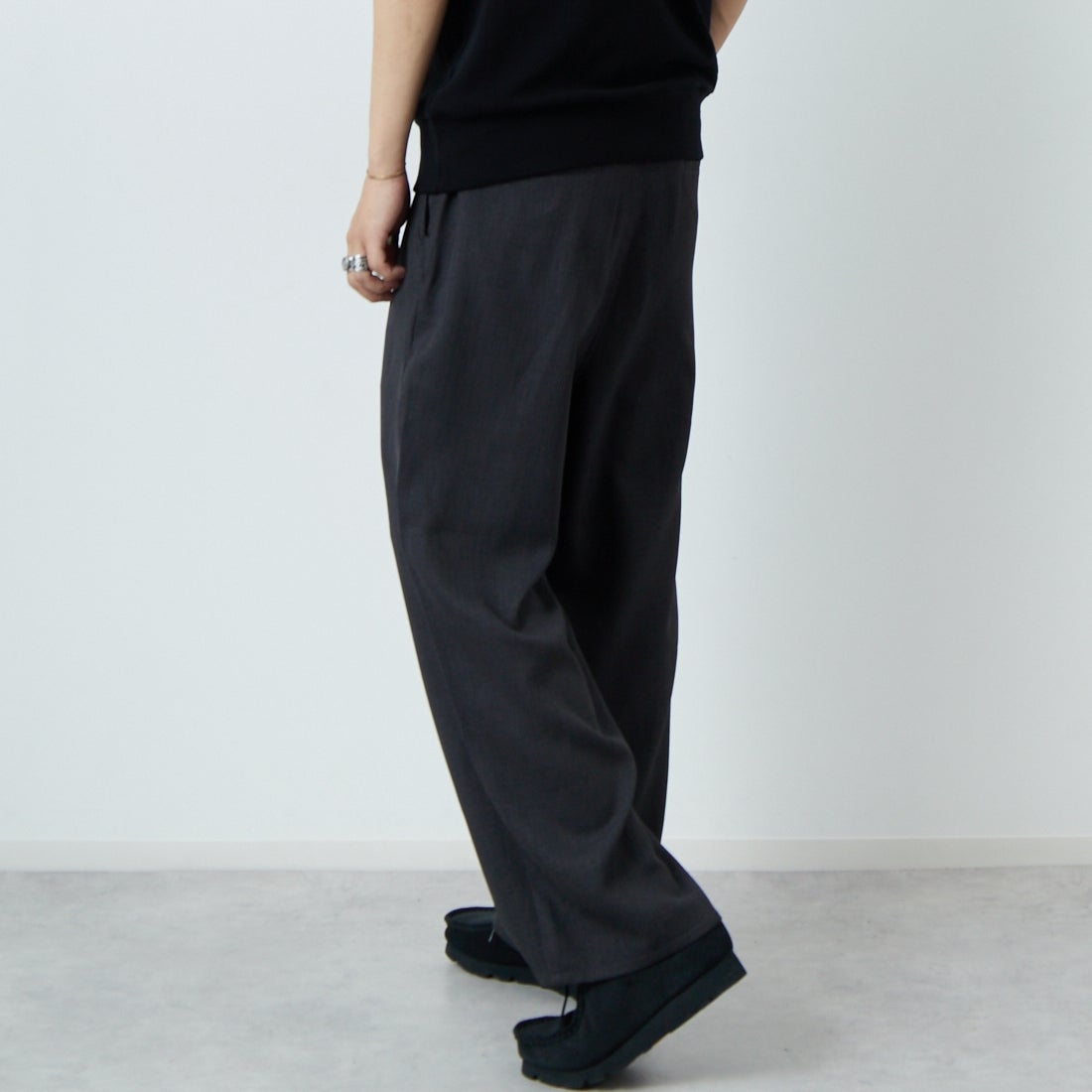 Noir Fabrik [ヌワールファブリック] LINOTECH ワイドスラックス [NF-252-005] 6S CHR &&モデル身長：179cm 着用サイズ：M&&