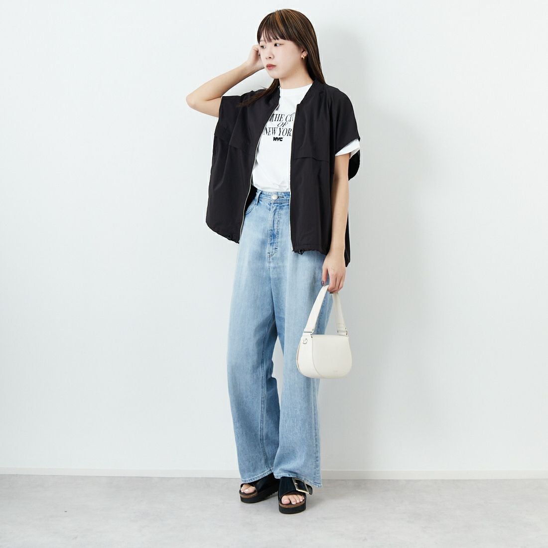 Munich [ミューニック] スリーブレスブルゾン [MN251B39] 009 BLK &&モデル身長：167cm 着用サイズ：ONE SIZE&&