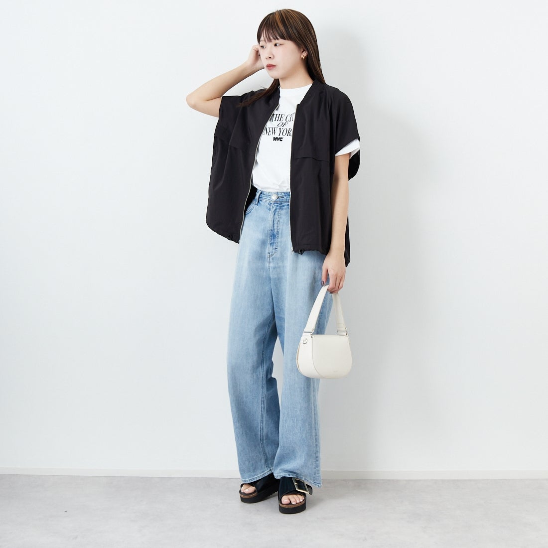 Munich [ミューニック] スリーブレスブルゾン [MN251B39] 009 BLK &&モデル身長：167cm 着用サイズ：ONE SIZE&&