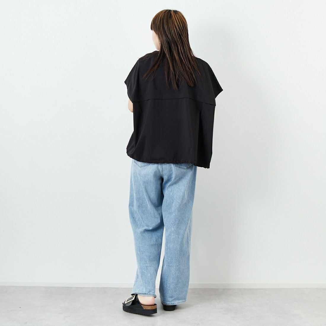 Munich [ミューニック] スリーブレスブルゾン [MN251B39] 009 BLK &&モデル身長：167cm 着用サイズ：ONE SIZE&&