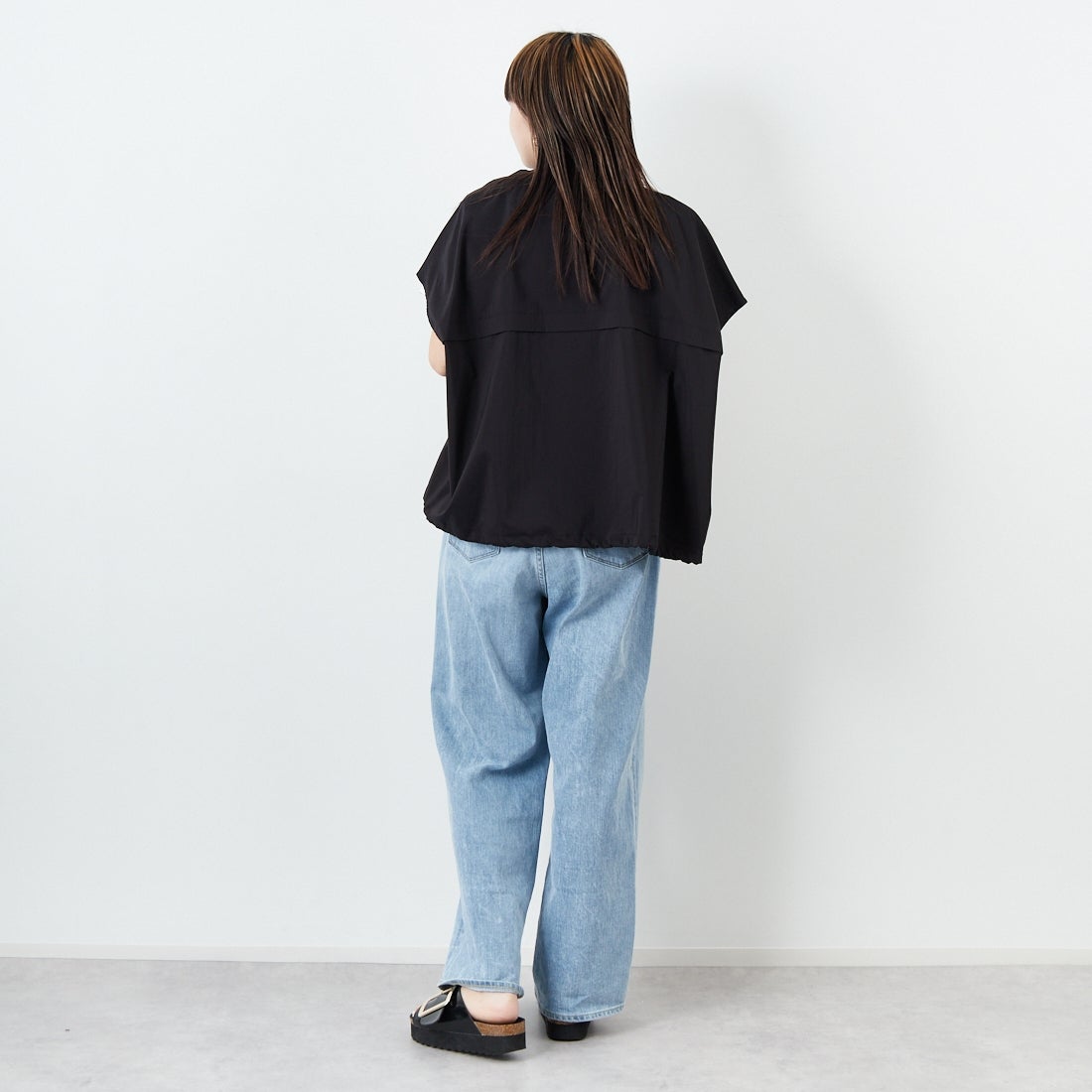 Munich [ミューニック] スリーブレスブルゾン [MN251B39] 009 BLK &&モデル身長：167cm 着用サイズ：ONE SIZE&&