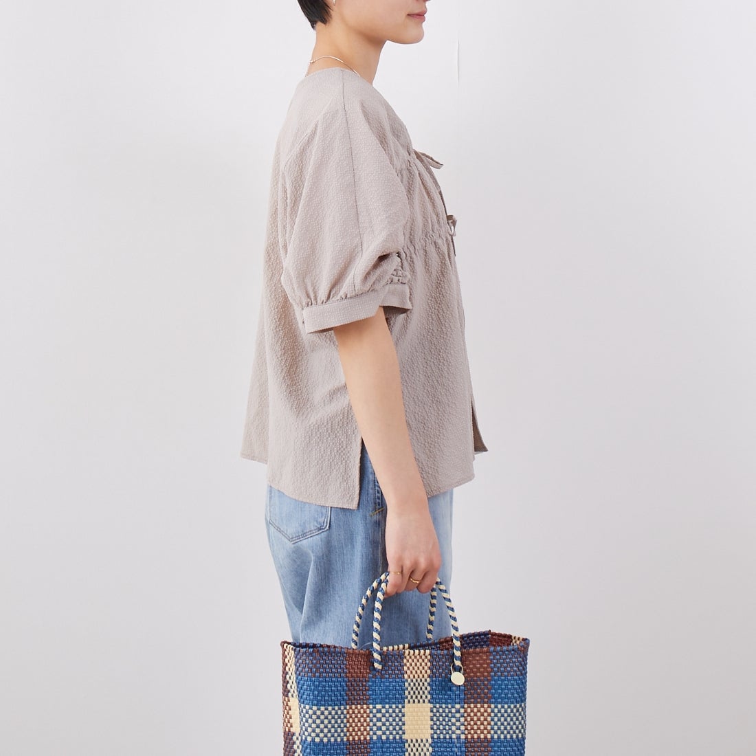 Jf Ready Made [ジェイエフレディメイド] カラミタンブラーダブルリボンブラウス [8855306-01] 36 ﾗｲﾄﾍﾞｰｼ &&モデル身長：160cm 着用サイズ：F&&