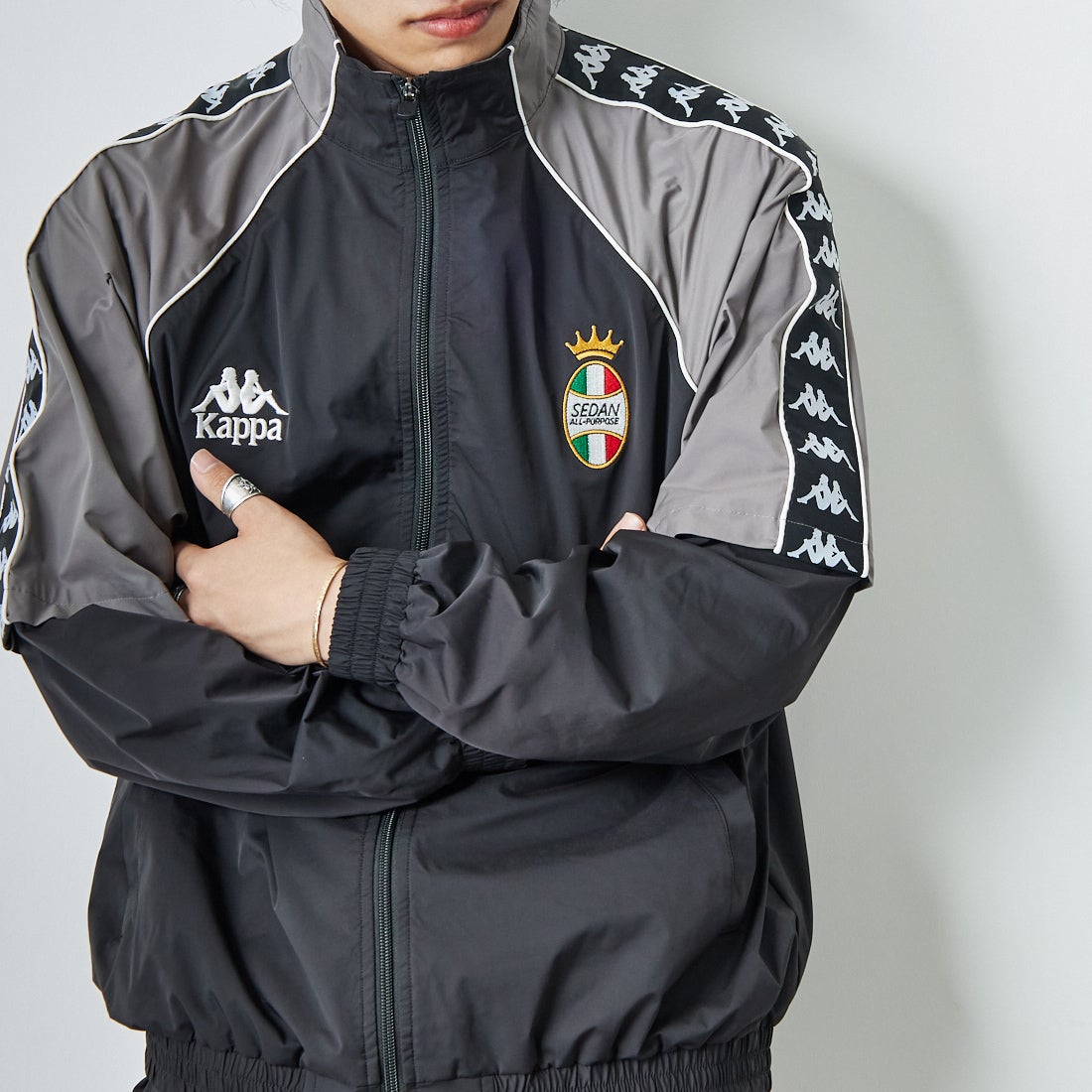 SEDAN ALL-PURPOSE [セダン オールパーパス] Kappa プレゼンテーションジャケット [SD25S-JK06] NERO &&モデル身長：179cm 着用サイズ：L&&