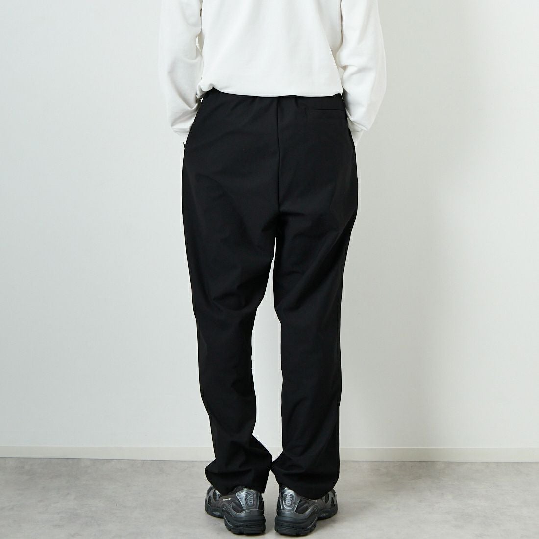 STILL BY HAND [スティルバイハンド] 別注 スリムテーパードパンツ [2501JF-EX05-JF] BLACK &&モデル身長：168cm 着用サイズ：46&&