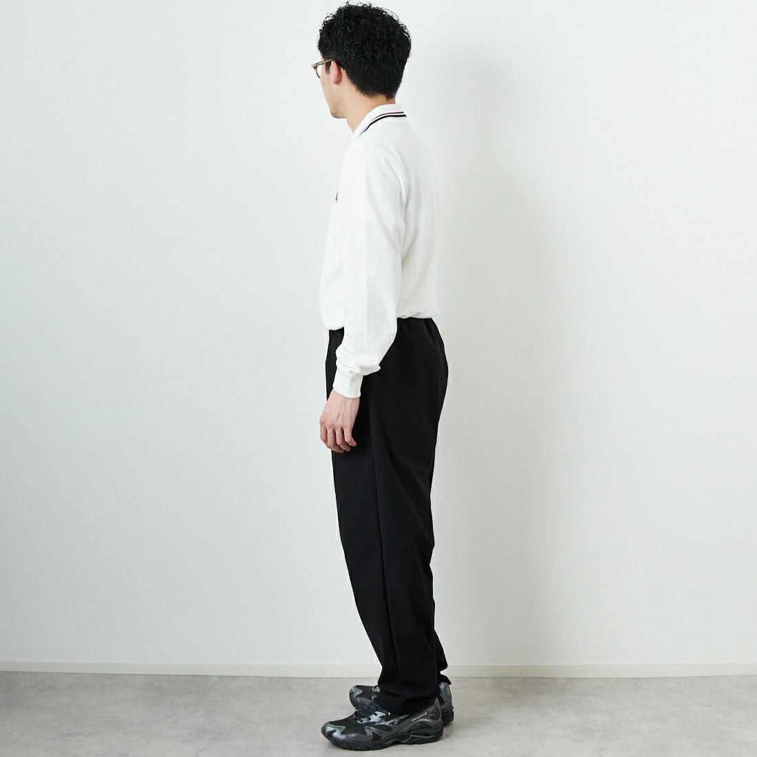 STILL BY HAND [スティルバイハンド] 別注 スリムテーパードパンツ [2501JF-EX05-JF] BLACK &&モデル身長：168cm 着用サイズ：46&&