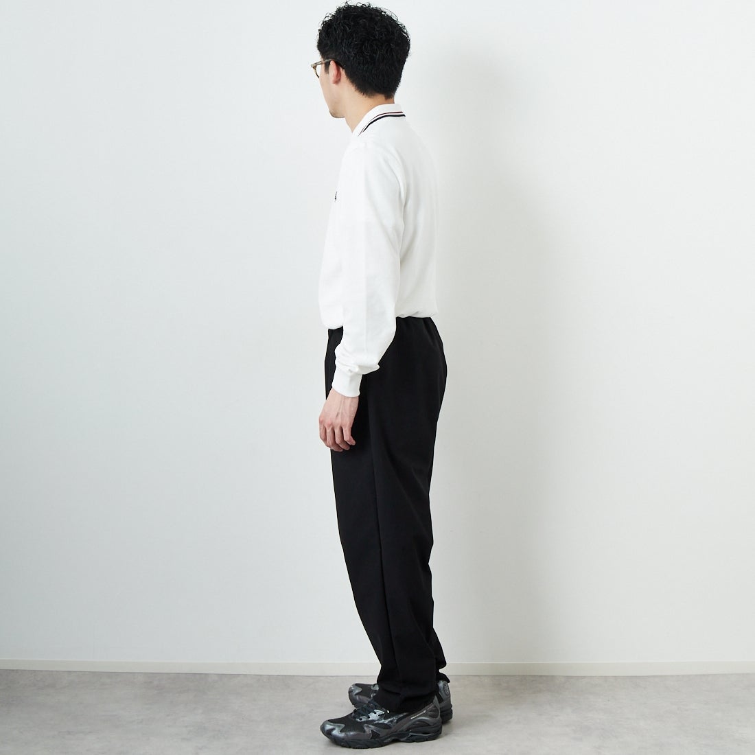 STILL BY HAND [スティルバイハンド] 別注 スリムテーパードパンツ [2501JF-EX05-JF] BLACK &&モデル身長：168cm 着用サイズ：46&&