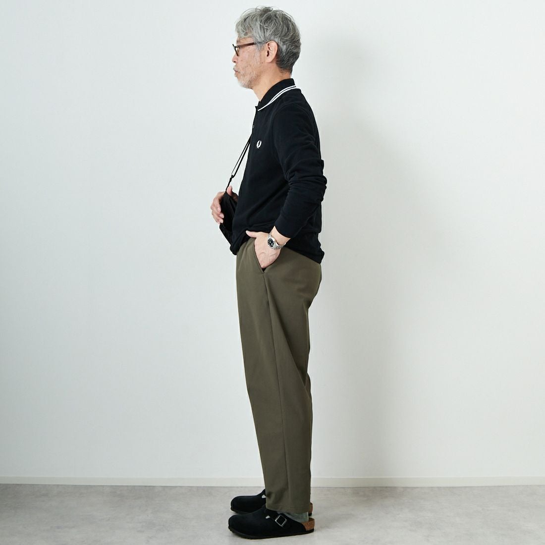 STILL BY HAND [スティルバイハンド] 別注 スリムテーパードパンツ [2501JF-EX05-JF] OLIVE&&モデル身長：174cm 着用サイズ：46&&