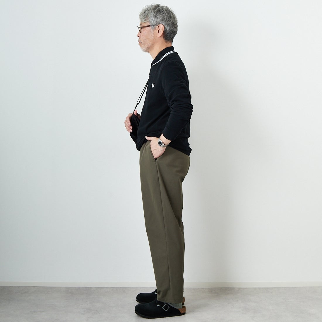 STILL BY HAND [スティルバイハンド] 別注 スリムテーパードパンツ [2501JF-EX05-JF] OLIVE&&モデル身長：174cm 着用サイズ：46&&