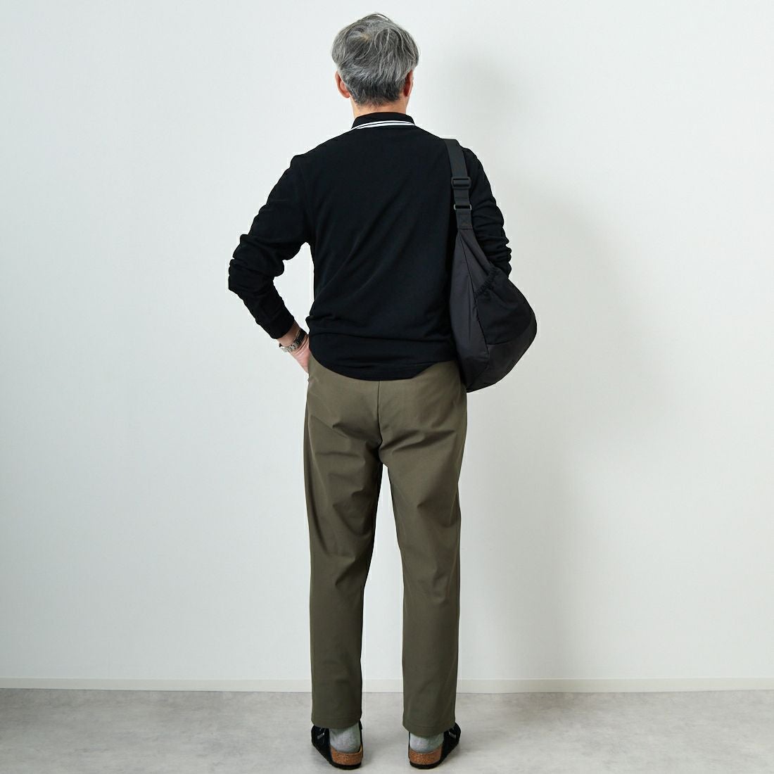 STILL BY HAND [スティルバイハンド] 別注 スリムテーパードパンツ [2501JF-EX05-JF] OLIVE&&モデル身長：174cm 着用サイズ：46&&