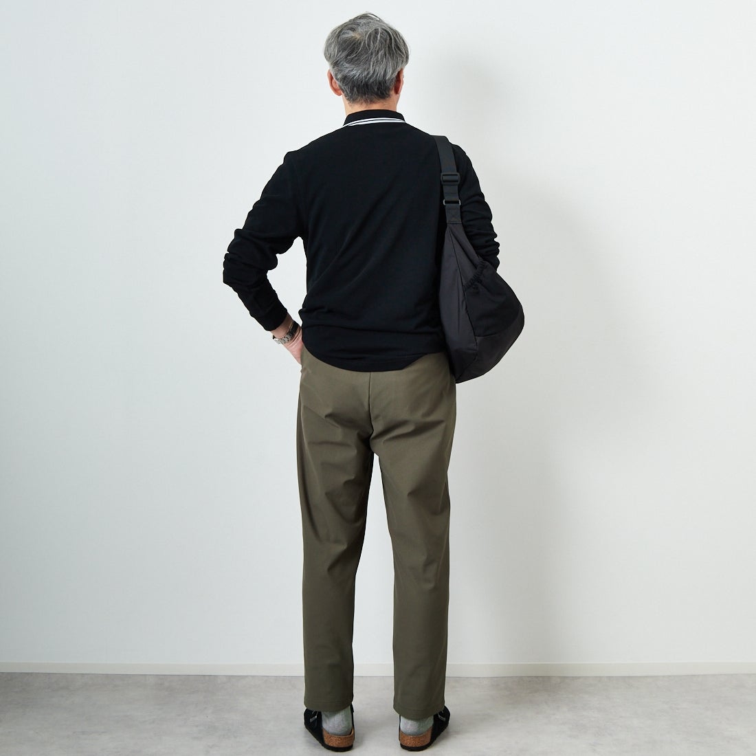 STILL BY HAND [スティルバイハンド] 別注 スリムテーパードパンツ [2501JF-EX05-JF] OLIVE&&モデル身長：174cm 着用サイズ：46&&