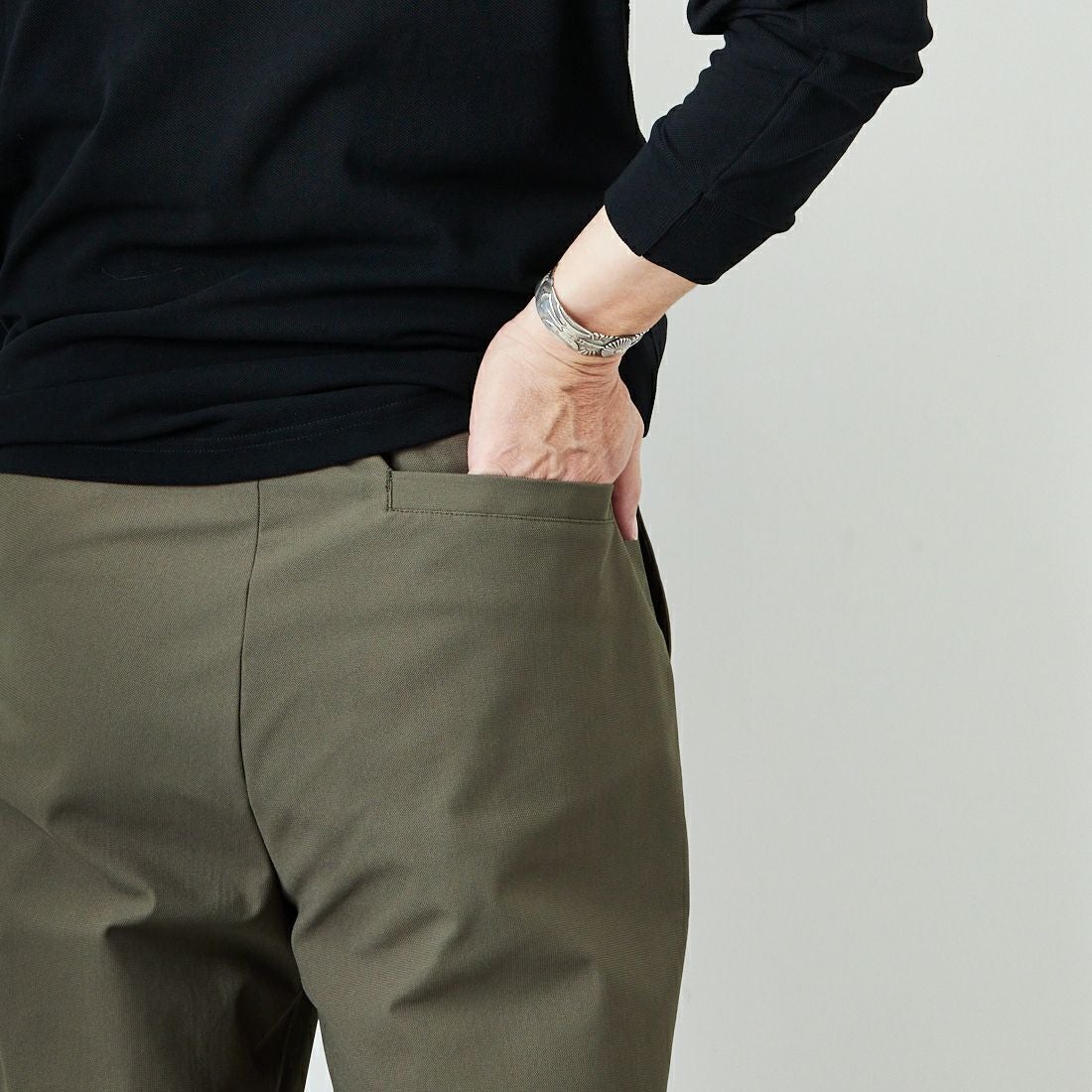 STILL BY HAND [スティルバイハンド] 別注 スリムテーパードパンツ [2501JF-EX05-JF] OLIVE