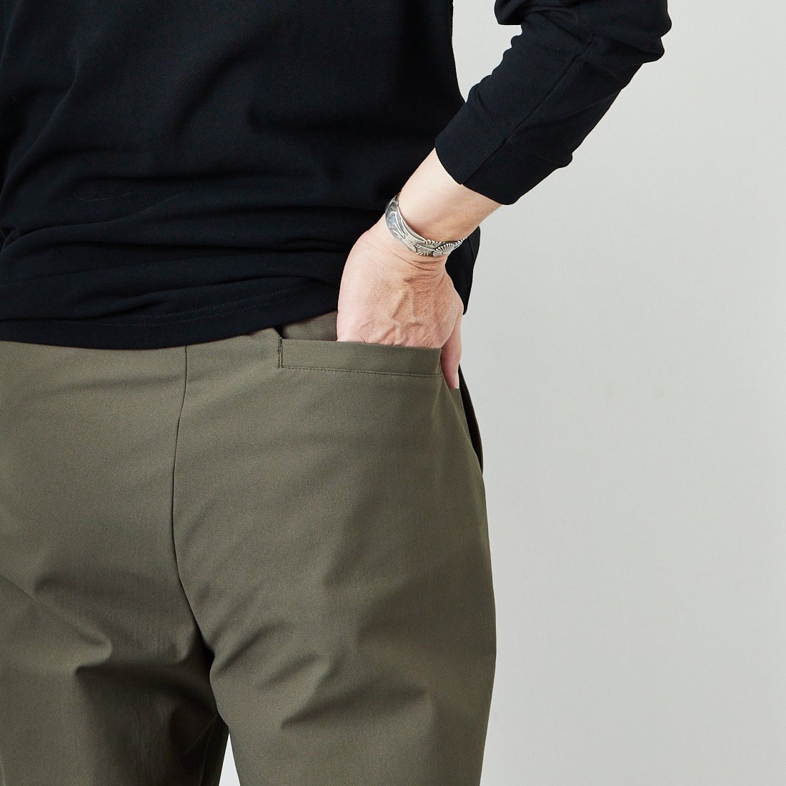 STILL BY HAND [スティルバイハンド] 別注 スリムテーパードパンツ [2501JF-EX05-JF] OLIVE