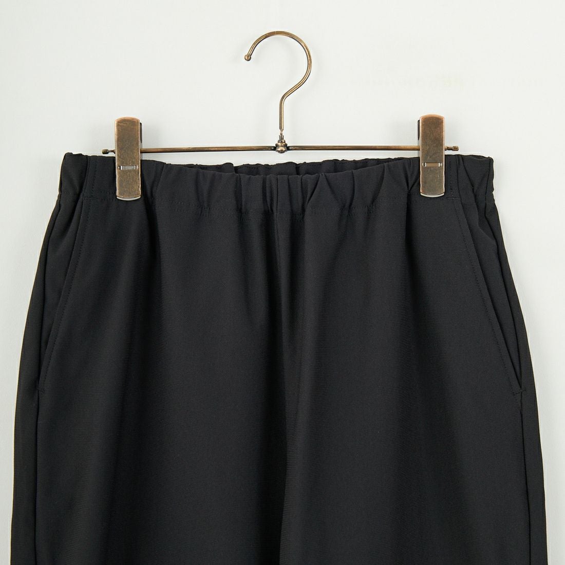 STILL BY HAND [スティルバイハンド] 別注 スリムテーパードパンツ [2501JF-EX05-JF] BLACK