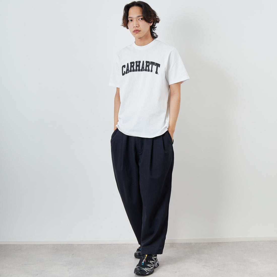 carhartt WIP [カーハートダブリューアイピー] ショートスリーブユニバーシティTシャツ [I034851] WHITE/BLAC &&モデル身長：179cm 着用サイズ：M&&