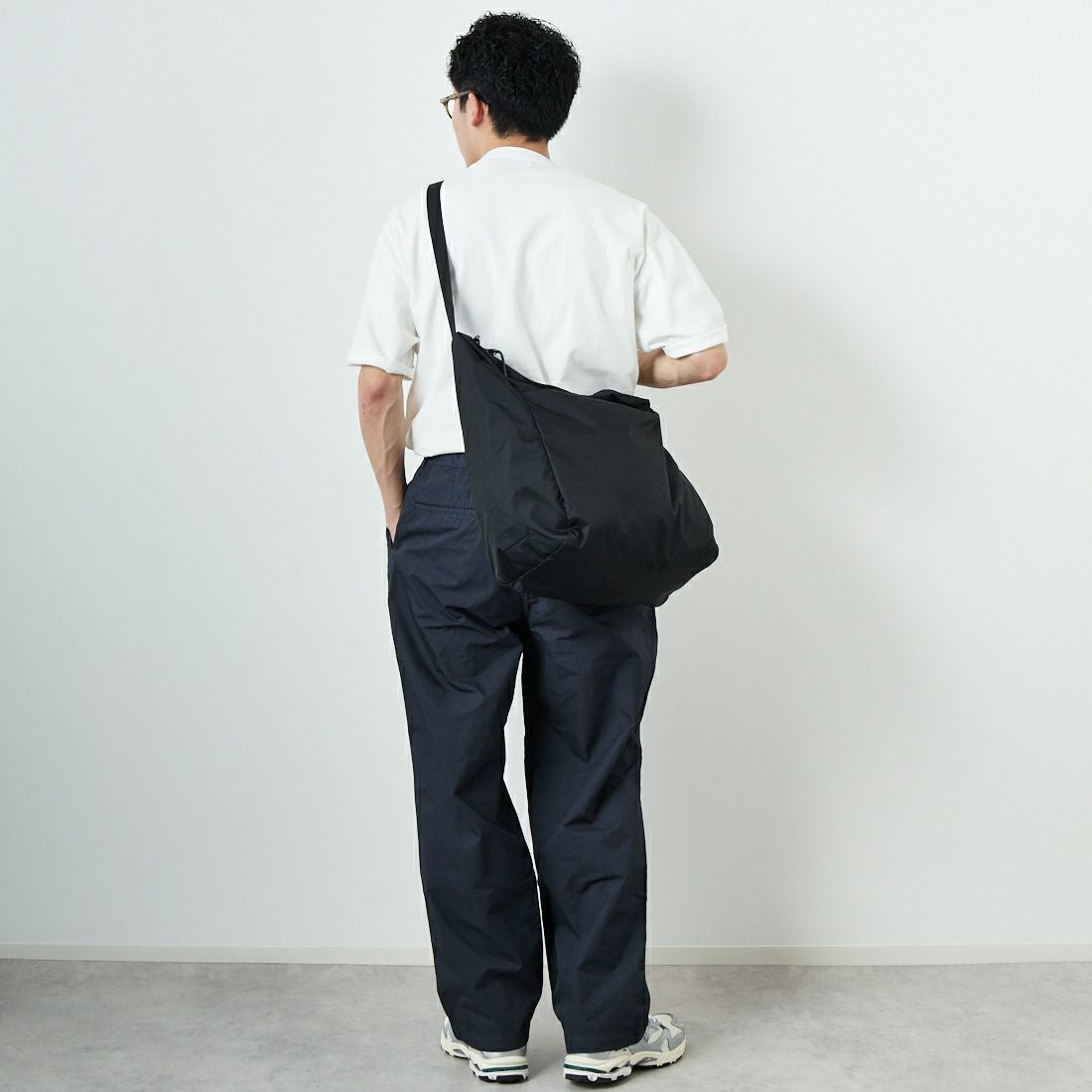 STILL BY HAND [スティルバイハンド] 別注 製品染めツータックテーパードパンツ [2501JF-EX01-JF] CHARCOAL &&モデル身長：168cm 着用サイズ：46&&