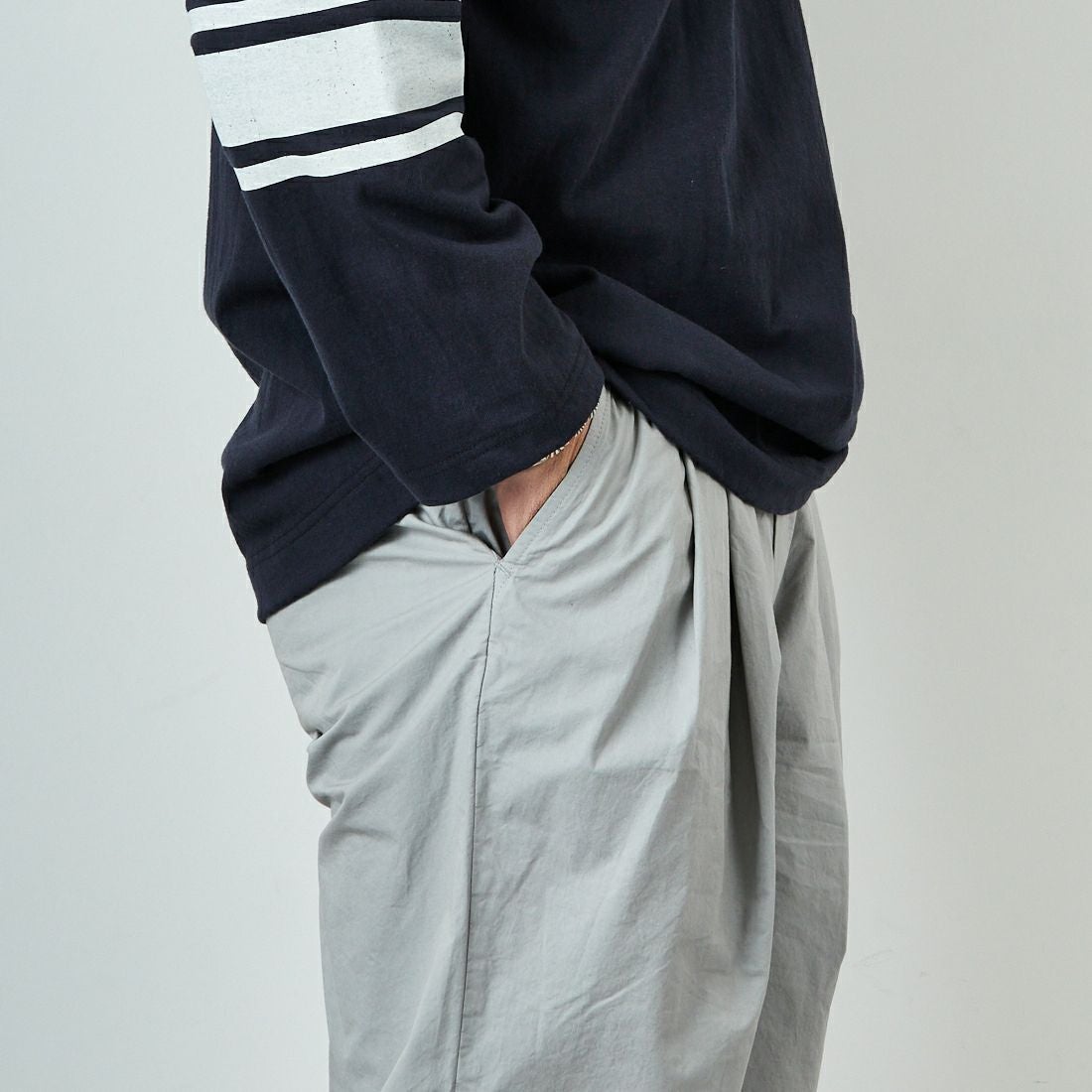 STILL BY HAND [スティルバイハンド] 別注 製品染めツータックテーパードパンツ [2501JF-EX01-JF] ICE GRAY