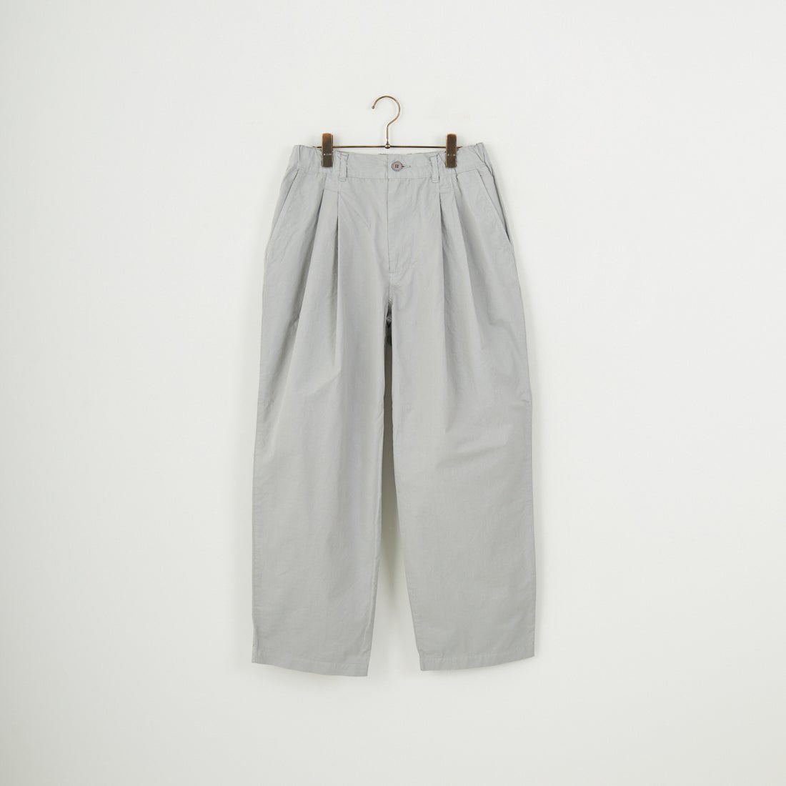 STILL BY HAND [スティルバイハンド] 別注 製品染めツータックテーパードパンツ [2501JF-EX01-JF] ICE GRAY