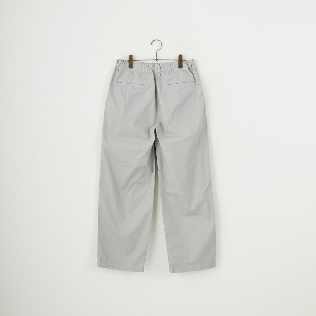 STILL BY HAND [スティルバイハンド] 別注 製品染めツータックテーパードパンツ [2501JF-EX01-JF] ICE GRAY