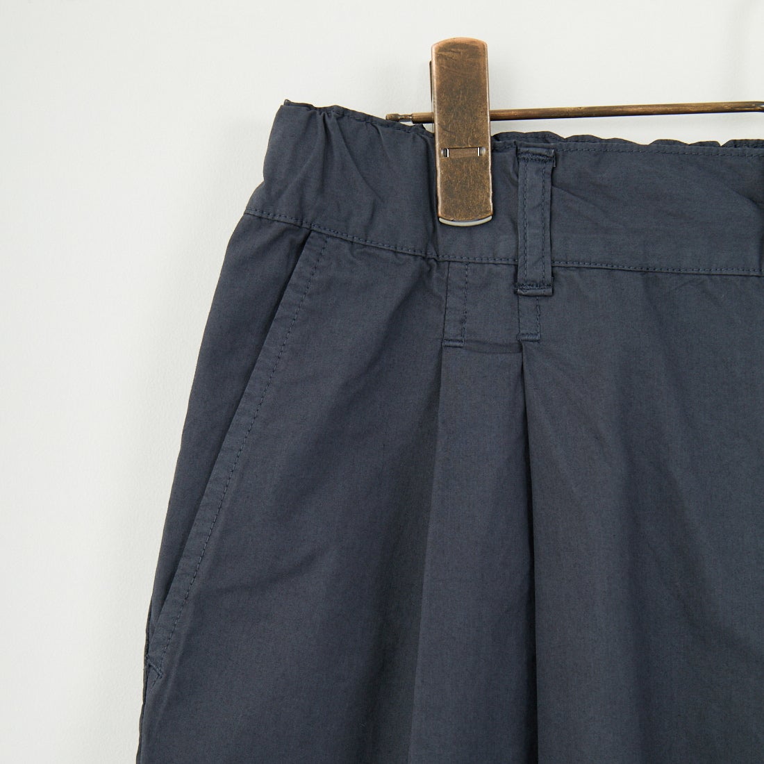 STILL BY HAND [スティルバイハンド] 別注 製品染めツータックテーパードパンツ [2501JF-EX01-JF] CHARCOAL