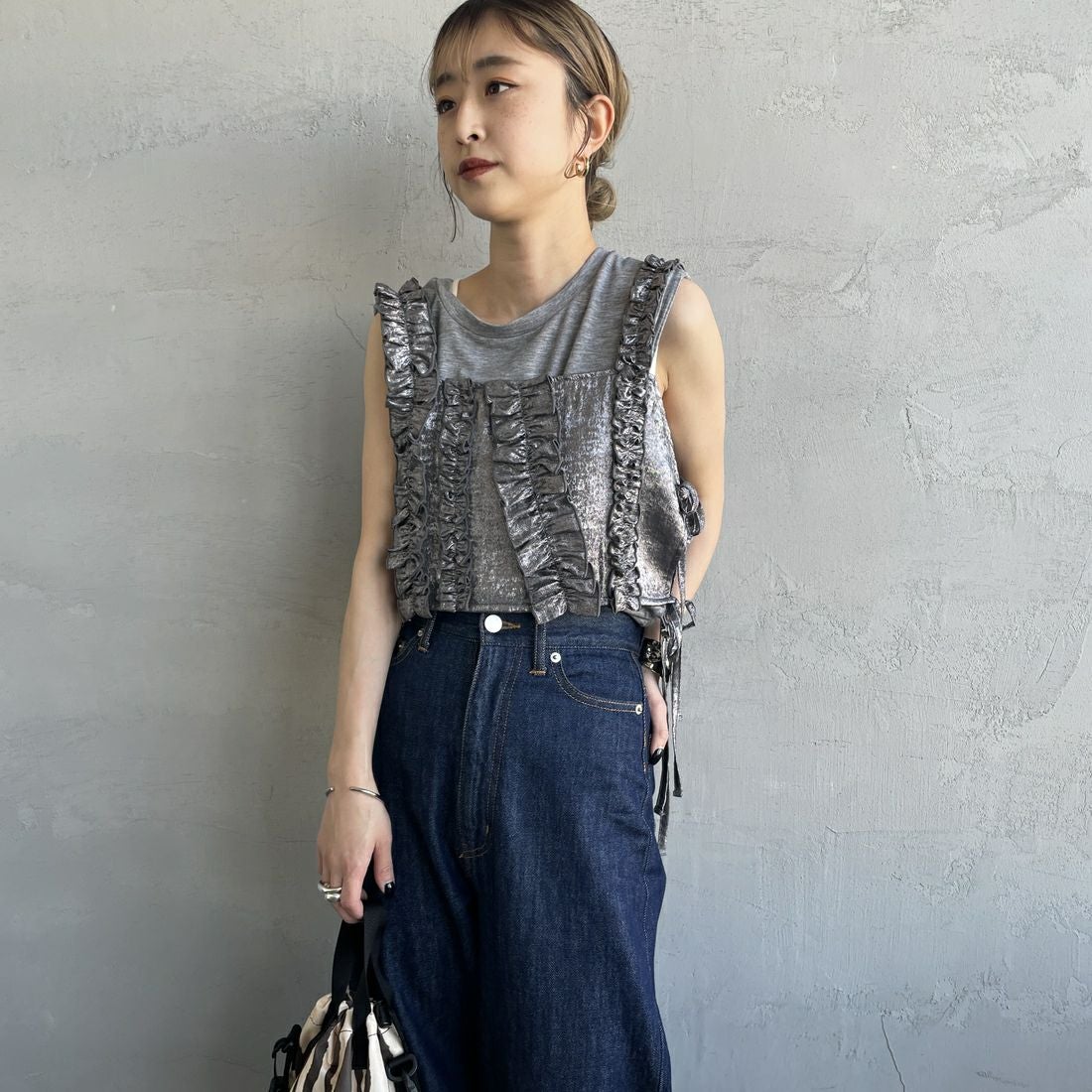 nenom [ネノム] マルチWAY箔フリルビスチェ [NE25112001] 07 GRAY &&モデル身長：150cm 着用サイズ：F&&