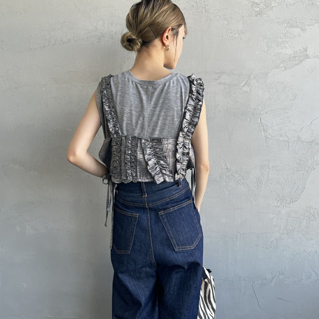 nenom [ネノム] マルチWAY箔フリルビスチェ [NE25112001] 07 GRAY &&モデル身長：150cm 着用サイズ：F&&